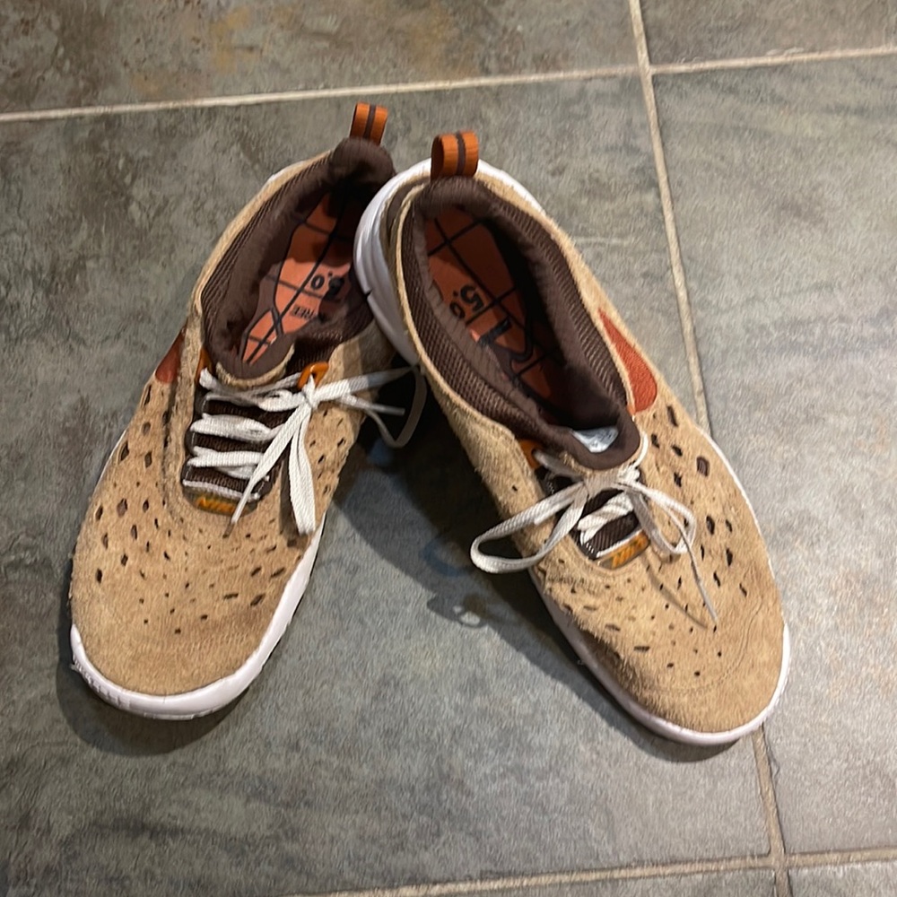 Men’s Nike tennis shoes